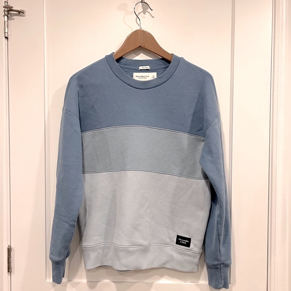 Abercrombie & Fitch Men's Blue and Gray Crewneck Sweat top